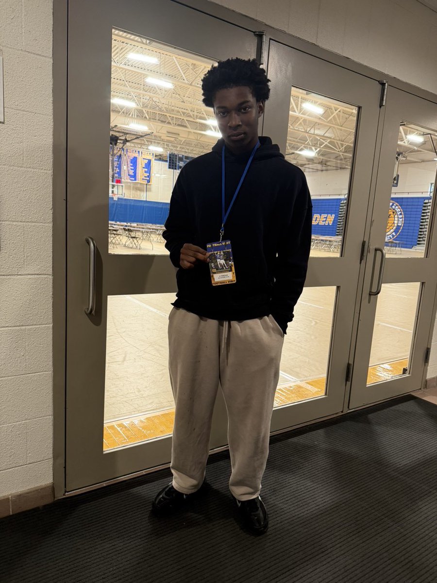 NebedumAJ's tweet photo. Great time at Western New England for game day! Thank you @WNEFB for having me out. 

6’0 | 190 | Class of 2028 https://t.co/ClWb9WRAm1