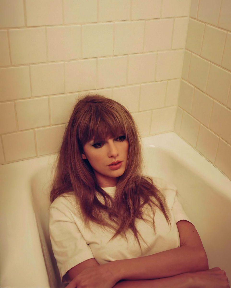 red1989evermore's tweet photo. Will never forget how so many of yall hated on this album &amp; era https://t.co/e9azaV9rq5