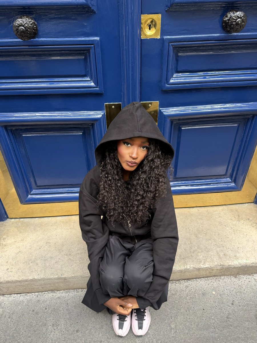 t_neytiri's tweet photo. Coup de cœur pour mon pull ! 🌍 https://t.co/DjvUbzQ4x5