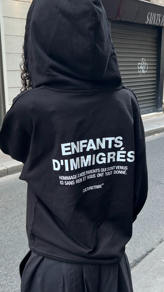 t_neytiri's tweet photo. Coup de cœur pour mon pull ! 🌍 https://t.co/DjvUbzQ4x5