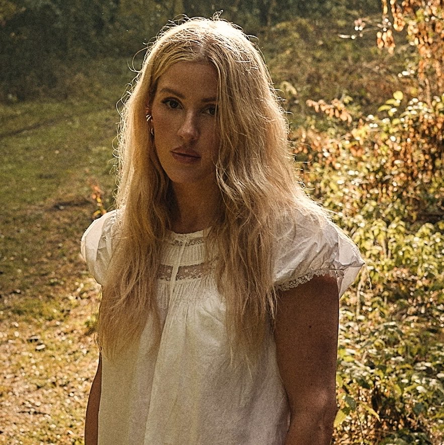 ThePopFlop's tweet photo. Ellie Goulding calls out a fan for making anti-LGBTQ+ comments about her recent outfits:

“Girl, no thank you. We don’t tolerate any anti LGBTQ+ in the fandom. I know you are better than this.” https://t.co/vpAZm9O0YG