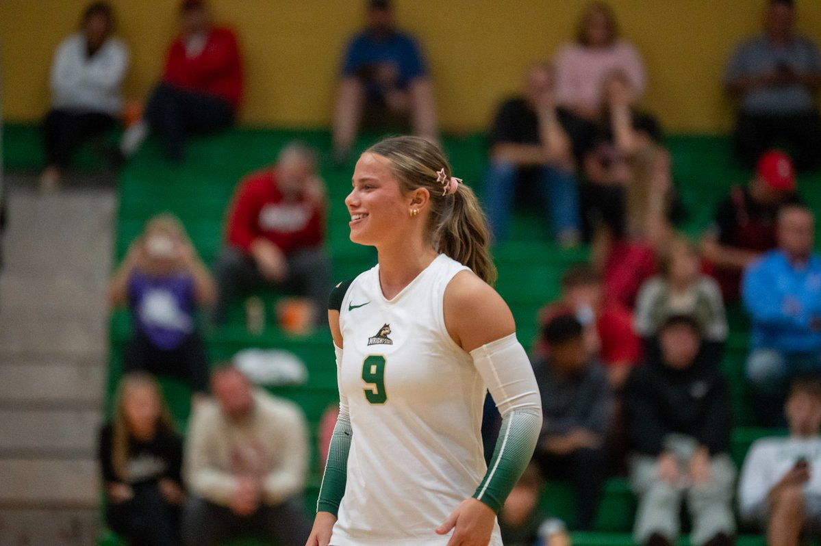 WSUVball's tweet photo. 𝗦𝗘𝗧 𝗥𝗔𝗜𝗗𝗘𝗥𝗦! 🐺
Set 2 belongs to the Raiders! Reilly Zegunis leads all players with 8 kills!
#RaiderUP | #RaiderFamily https://t.co/GdsdKiWwKm