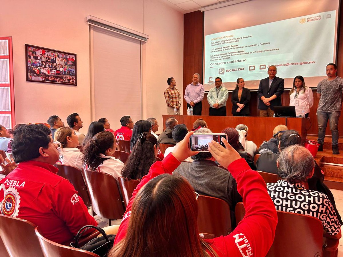 laredcincoradio's tweet photo. 🤝💼 || ¡COPARMEX y CTM Puebla acuerdan trabajar por más empleo! Ambas organizaciones pactaron impulsar una agenda conjunta para fortalecer la productividad, atraer inversiones y generar mejores condiciones laborales, mediante el diálogo entre empresarios y sindicatos. https://t.co/06gT9HdG1m