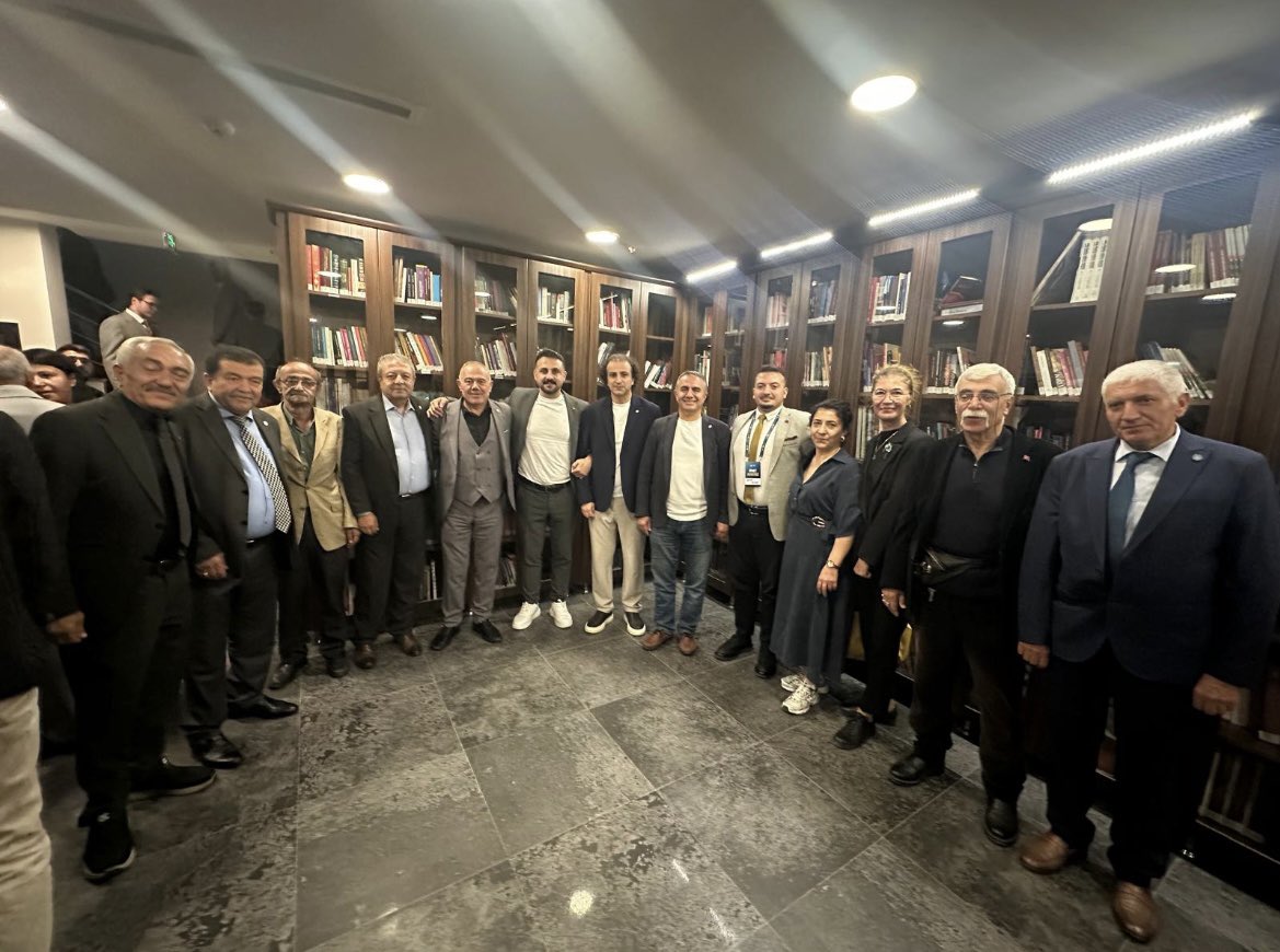 iyipartikeciore's tweet photo. İYİ Parti Keçiören İlçe Başkanlığı olarak, Genel Başkanımız Sayın Müsavat Dervişoğlu’nun katılımıyla gerçekleştirilen İYİ Parti Siyaset Akademisi 3. Dönem Açılış Programı’na katılım sağladık.

Siyaset Akademisi’nin yeni döneminin; ülkemizin geleceğine katkı sunacak, bilgi ve birikimleriyle siyasete değer katacak tüm öğrencilerimiz için verimli ve başarılı bir eğitim süreci olmasını diliyoruz.

Programın hazırlanması ve koordinasyonunda büyük emekleri bulunan AR-GE ve Parti İçi Eğitimden Sorumlu Genel Başkan Yardımcımız Prof. Dr. Sayın Volkan Yılmaz ve Siyaset Akademisi Koordinatörümüz Prof. Dr. Sayın Elif Loğoğlu başta olmak üzere emeği geçen herkese teşekkür ediyoruz.

Siyaset Akademisi 3. Dönem öğrencilerimize başarılar diliyor, eğitim hayatlarında güzel ve başarılı bir dönem geçirmelerini temenni ediyoruz.

#Siyasetakademisi
#Sonkaleiyiparti

@MDervisogluTR 
@iyiparti 
@iyipartiankara 
@YenerYILDIRIM06 
@HalukBaran_
