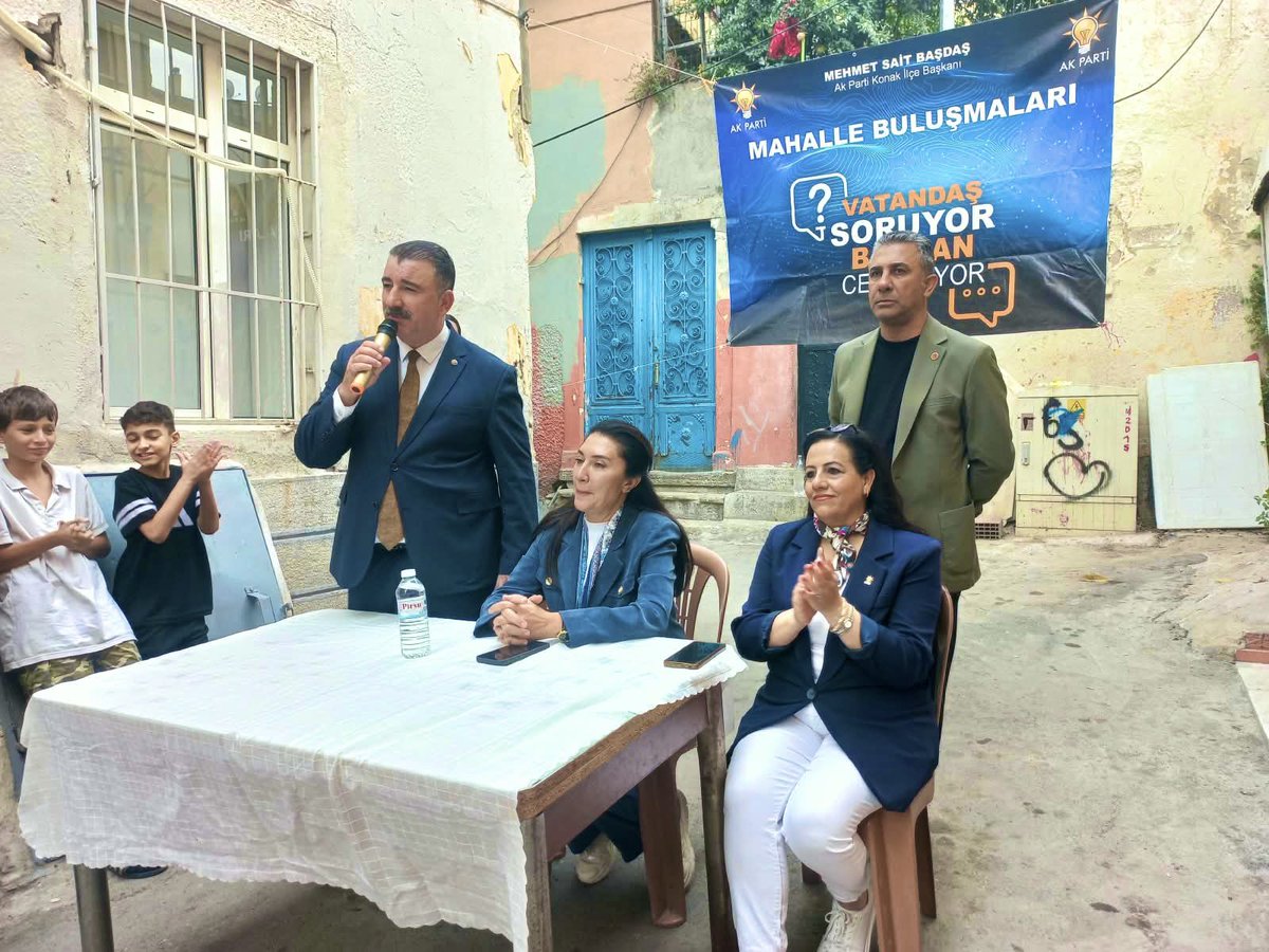 SAITBASDAS's tweet photo. 🇹🇷 HALK SORUYOR, BAŞKAN CEVAPLIYOR!

Mahalle Buluşmalarımız kapsamında bugünkü durağımız Altınordu Mahallemiz oldu. Hemşehrilerimizle gönül gönüle buluştuk; sorularını dinledik, taleplerini ve beklentilerini konuştuk.

AK Parti Konak İlçe Teşkilatı olarak başlattığımız Mahalle Buluşmalarımızı büyüterek sürdürüyor, Konak’tan yükselen bu güçlü buluşma kültürünün Türkiye’nin dört bir yanına yayılmasına öncülük ediyoruz.

#TürkiyeYüzyılıBuluşmaları kapsamında İzmir’imizde çalışmalarını sürdüren Ağrı Milletvekilimiz Sayın @Ruken_Kilerci de buluşmamıza katılarak bizlere güç ve destek verdi.

Bizim siyasetimiz masa başında değil; milletimizin yanında, sokakta, mahallede ve gönül gönüle!

🇹🇷 Konak’ın her mahallesinde olacağız. Vatandaşımız soracak, biz cevaplayacağız. Çünkü bizim tek derdimiz Konak!

#HalkSoruyorBaşkanCevaplıyor