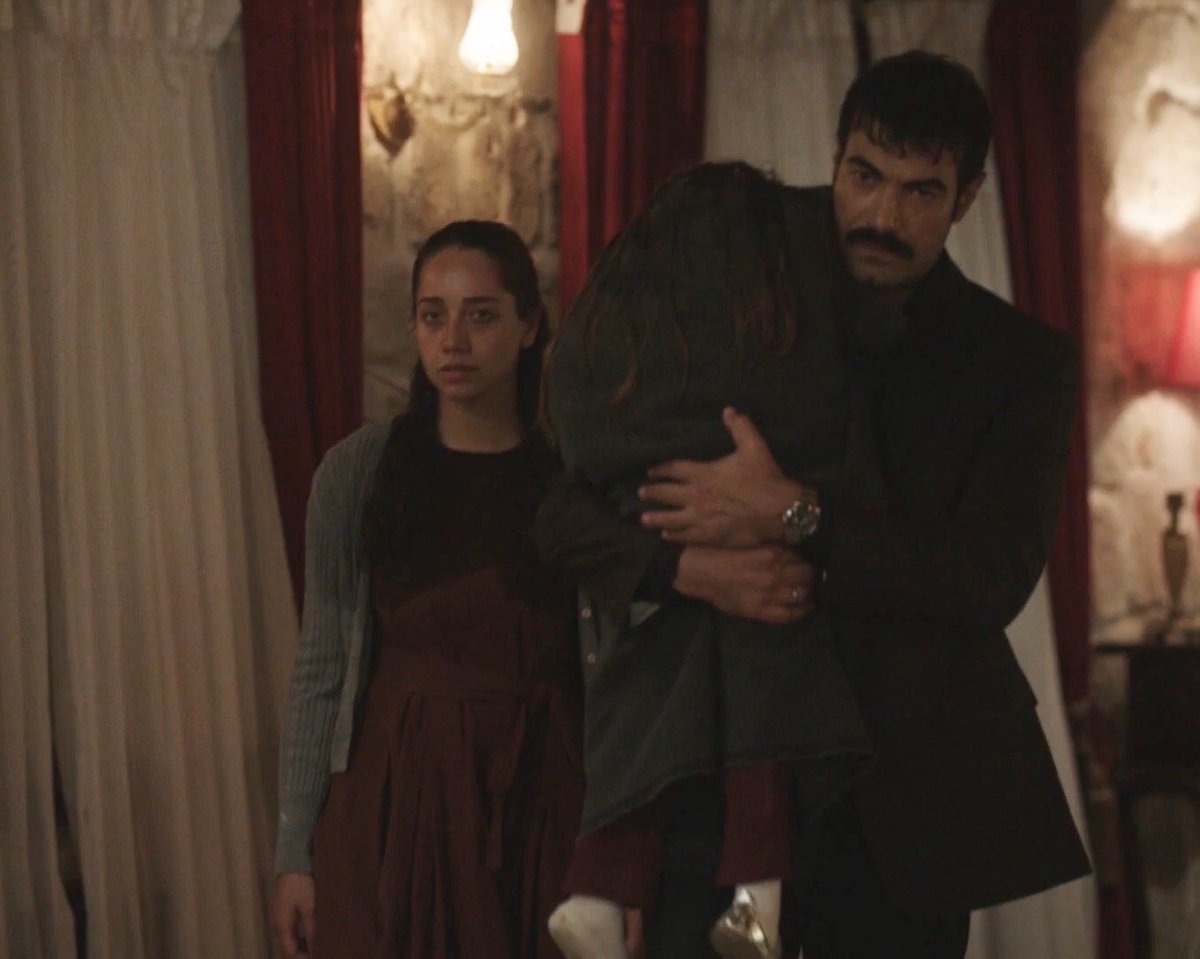 sara5ax's tweet photo. Aile ❤️😭❤️😭
#SevdanBirAteş https://t.co/3ONwzN8PsF