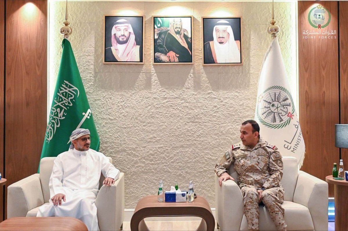 huthi_abdullah's tweet photo. وين الجمهورية يا عبيد سلالة بني سعود 🤨🤬 
وين علم #اليمن ؟!
لعنكم الله 
ملكيين وعبيد وفي مواقع التواصل الاجتماعي تقلدون شرفاء وأحرار 
#خليجي٢٧ 
#ثورة_26_سبتمبر 
#الرياض_الآن https://t.co/fUnoHmbcEQ
