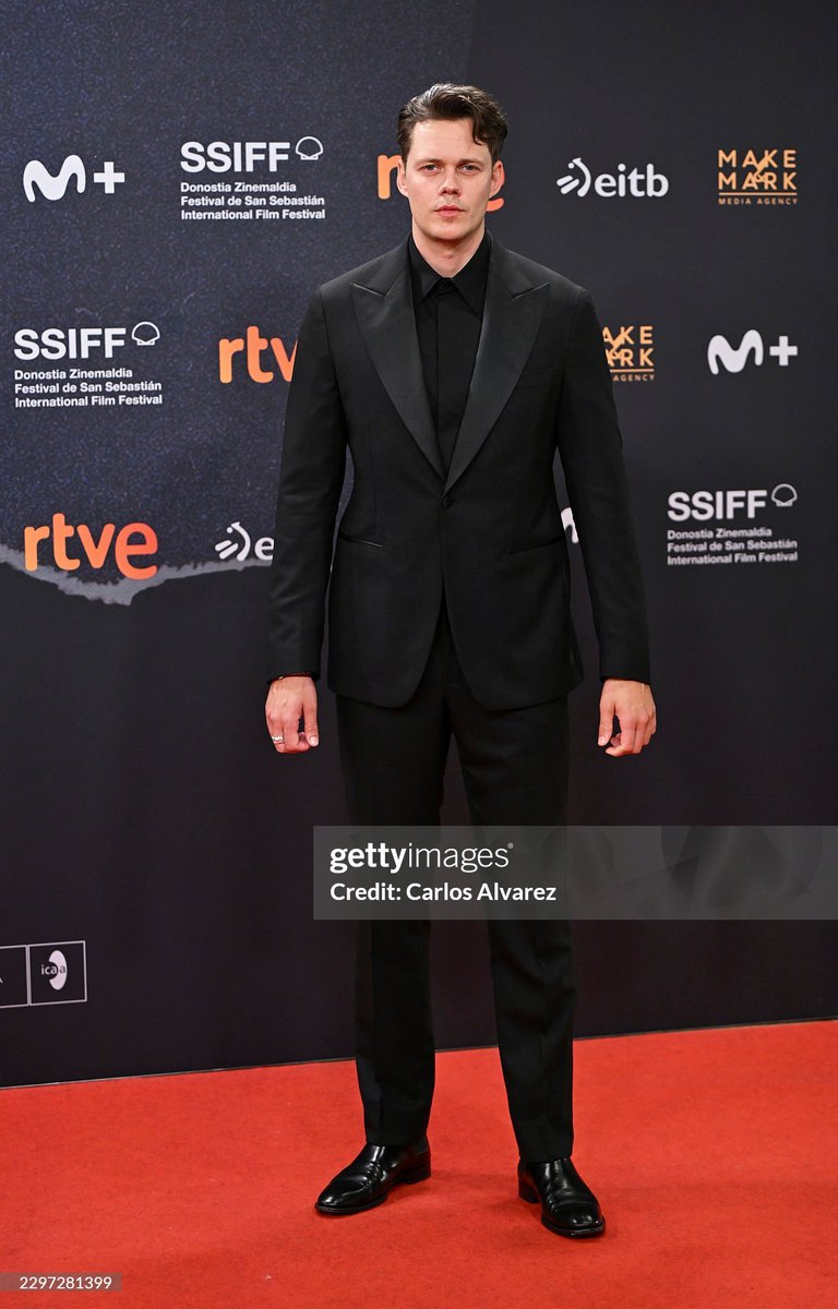 ericdravenscrow's tweet photo. HIM AND THAT POSE I SWEAR TO GOD- https://t.co/D9e7ybkghr