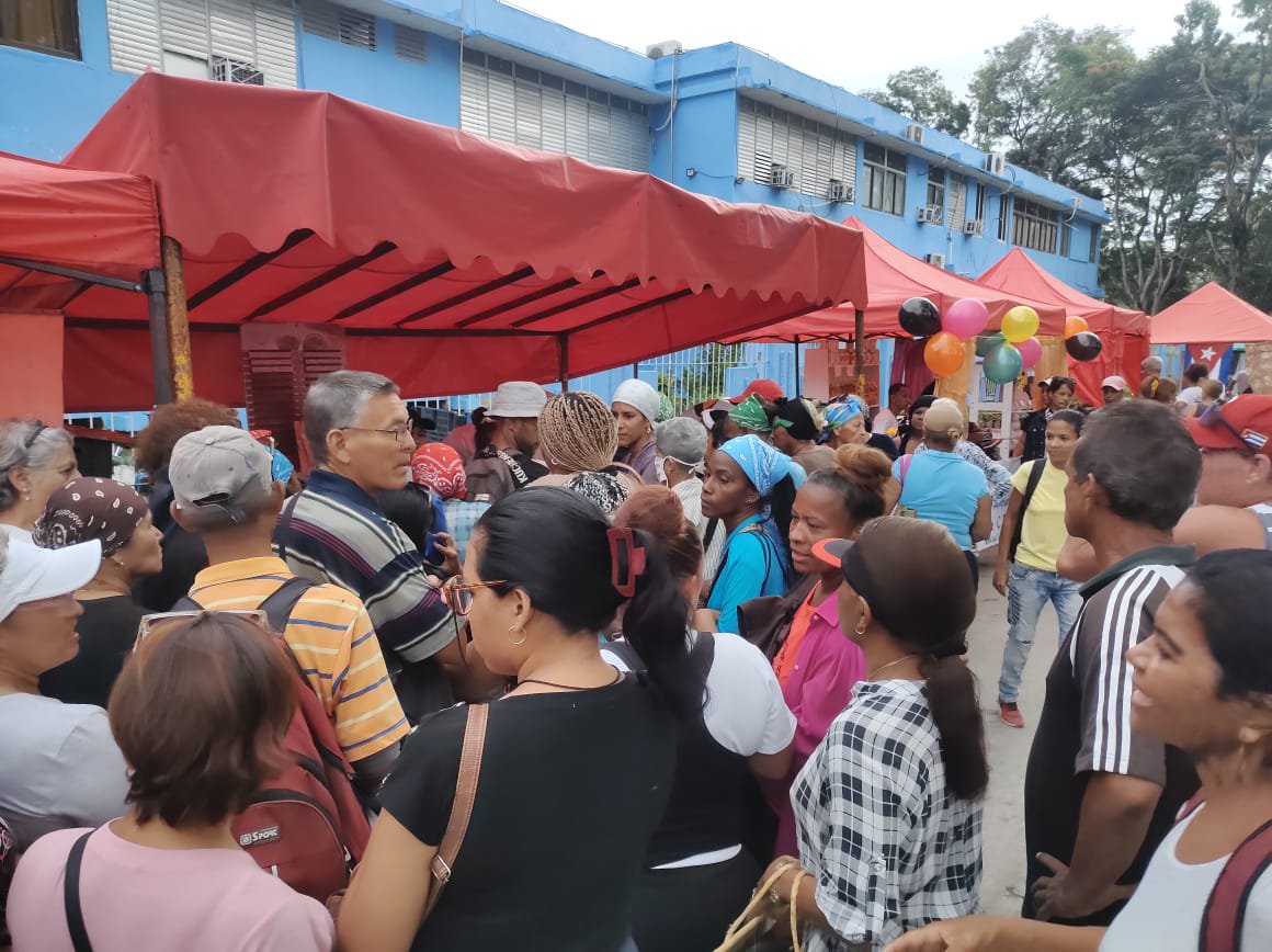 yoinel_o's tweet photo. La EPIIA Granma presente en la Feria Especial en conmemoración al aniversario de los #CDR
Muchas felicidades https://t.co/cGYL2i6Dag