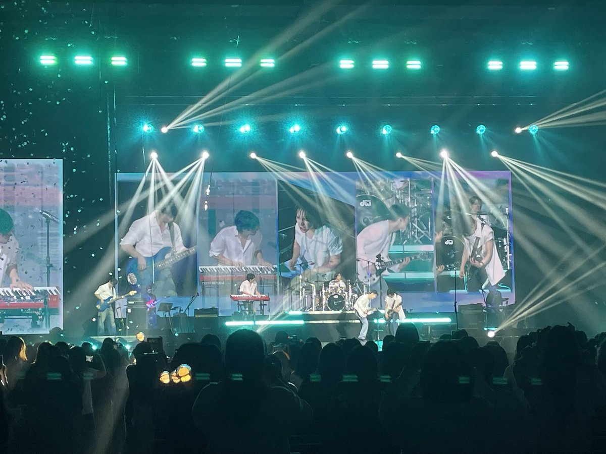 rublues_'s tweet photo. เป็นสแตนปลาเค้กมาดูคอนเอนฟลาย เอนฟลายดีมาก ๆ เอาเอเนอร์จี้มาจากไหนกันไม่รู้ แล้วบ้าจี้ ฟคขอไรเพิ่มก็ให้ เหนื่อยแทน 555
ดูเพอฟแล้วรู้สึกสัมผัสถึงสปิริตวง รู้สึกถึงแพชชั่น ทุกโชว์คุณภาพมาก ทุกคนใส่เกินร้อย ที่แหะๆซึงบอกตอนต้นคอนว่าจะทำให้ไม่เสียใจที่มาดูคือจริง
 #into_REM_in_BKK https://t.co/XG4sdp7rHZ