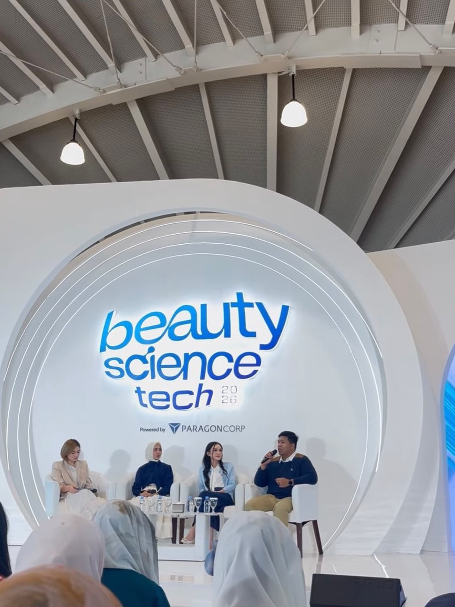 elizabethhallcc's tweet photo. Thank you, Wardah Beauty, for inviting me. Learning, exploring, and falling in love with beauty science and technology. https://t.co/EVGgO1kyn6