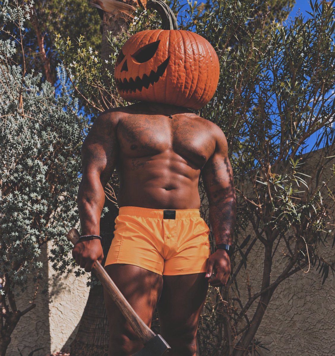 itsthickodonis's tweet photo. You need a treat ? https://t.co/oevZcIwjWU