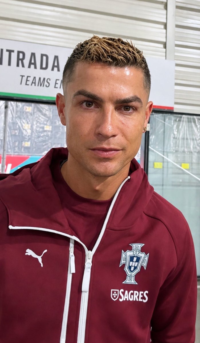 crisnou7's tweet photo. he’s so handsome. https://t.co/zoWJtn8238