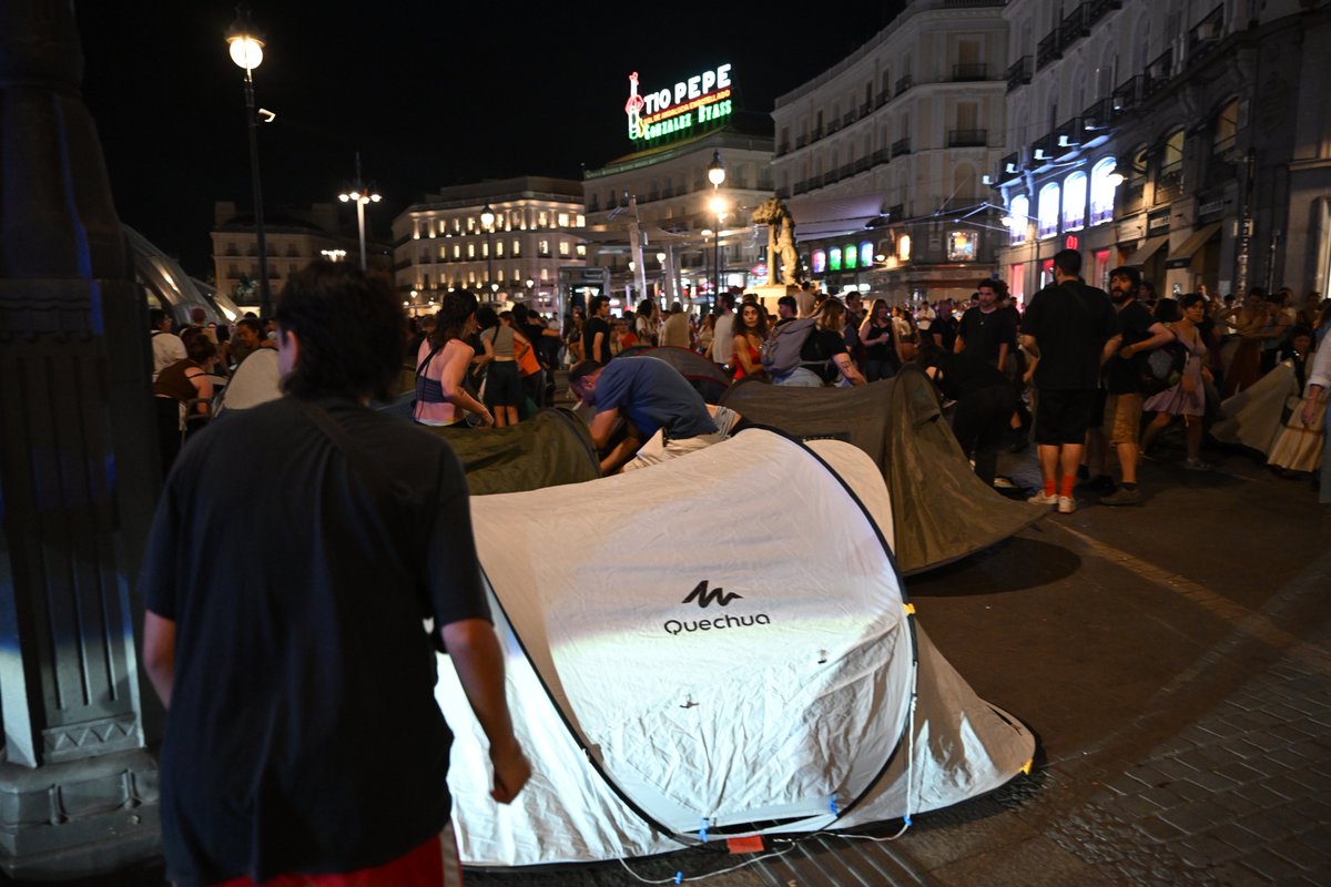 DaniGagoPhoto's tweet photo. Se empieza a acampar en Sol https://t.co/SOzHx04eet