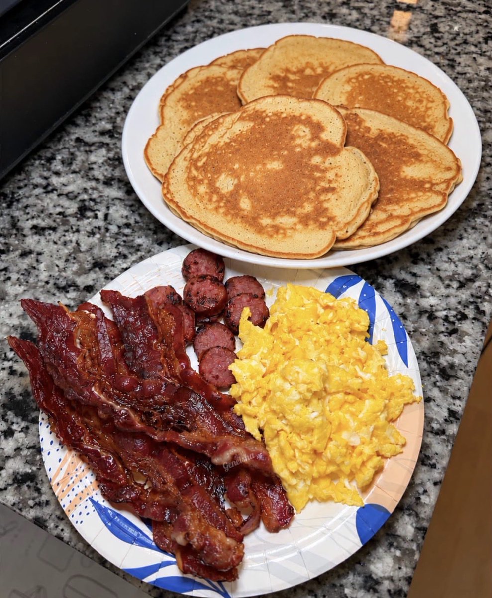 FoodPleaser's tweet photo. Pancakes, Bacon, and Eggs 🥞 🥓 🍳 https://t.co/D7metddlnR