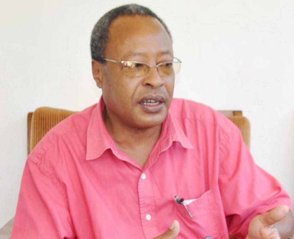 NiyongereArmel's tweet photo. J'ai appris avec beaucoup de tristesse le décès de Me François Nyamoya.
Je garde de lui le souvenir d'un homme de conviction. En 2013, l'@UBJ_Burundi et d'autres associations des médias nous avaient constitués, lui et moi, pour défendre leur dossier contre la loi sur la presse. Nous sommes allés ensemble devant la Cour constitutionnelle, puis jusqu'à la Cour de la Communauté  de l’Afrique de l’Est.
Pendant ce combat, j'ai découvert un homme honnête, courageux, qui ne lâchait rien. Il croyait profondément à la #justice, comme avocat et comme homme politique.
François, tu nous laisses un exemple. La meilleure façon de t'honorer, c'est de dire non à l'injustice et de continuer à nous battre pour l'État de droit.
Mes pensées vont à sa famille, à ses amis, à ses collègues avocats, aux militants et sympathisants du Parti MSD. Je partage votre peine.
Repose en paix, cher Maître.
#Burundi #ÉtatDeDroit #LibertéDePresse #MSD
