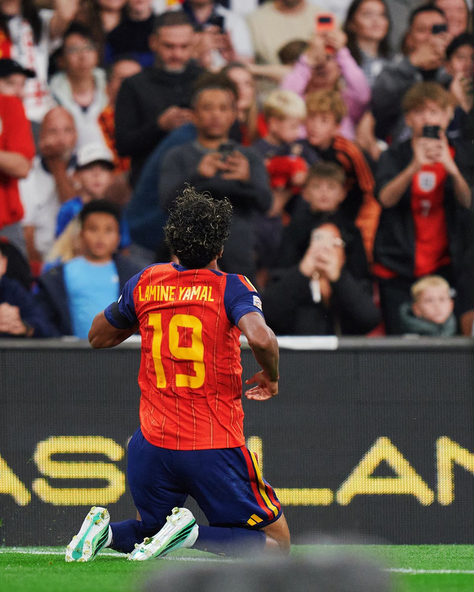 SEFutbol's tweet photo. Nuestra primera celebración en esta Nations.

🏴󠁧󠁢󠁥󠁮󠁧󠁿 🆚 🇪🇸 | 0-1 | 15’

#VamosEspaña | #NationsLeague https://t.co/OQt6FhaTuQ