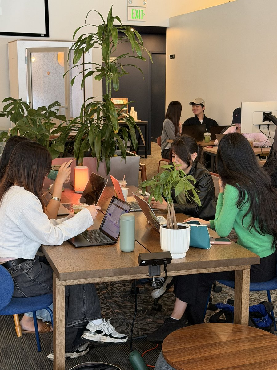 sigmagirlgrind's tweet photo. new space to lock in &amp; retire by 30.

located in polk gulch. open daily, 5am-12am.
unlimited tea, 24/7 yu-hi-oh! marathon, monitors &amp; standing desks.

now live on LANS. https://t.co/tVmwvhwB3V