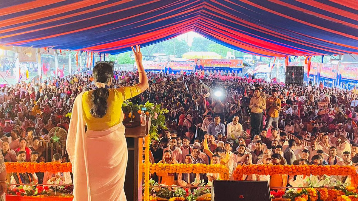AnupriyaSPatel's tweet photo. धन्यवाद कानपुर!

आज जनपद-कानपुर में आयोजित पार्टी के ‘जिला कार्यकर्ता समागम’ में शामिल होकर उपस्थित स्थानीय कार्यकर्ताओं, पदाधिकारियों एवं अन्य समर्थकों को संबोधित किया।

भारी बारिश के बीच अपार ऊर्जा से लबरेज़ कार्यकर्ताओं की ज़बरदस्त मौजूदगी ने सिद्ध कर दिया कि आगामी विधानसभा चुनाव में दल का विजय परचम पुनः लहराने जा रहा है ।सभी साथियों का बारम्बार आभार ।