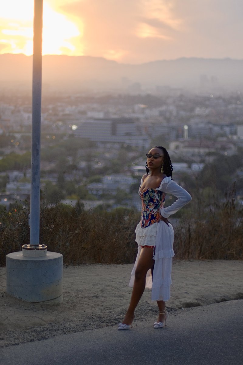 goddessesxgods's tweet photo. chasing sunsets 🌆🌴🌄 https://t.co/VfpIbWfQqC