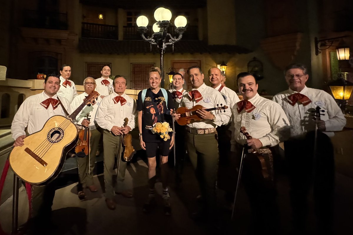 miss_becky7's tweet photo. Dreamiest combo weekend EVER with @garthbrooks and @WaltDisneyWorld 

Parks during the day and concert at night 💃🏻💃🏻🥳🥳 https://t.co/yxZPepZkhM