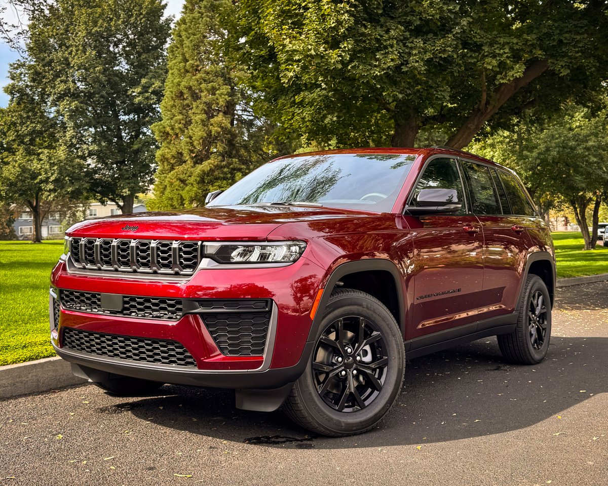 RogersDodge_ID's tweet photo. Go on that road trip you've been thinking about with the 2026 Jeep Grand Cherokee Laredo Altitude! 🛣️🚗

#lewistonidaho #rogersdodge #DriveHappy #Idaho #rmxperformance https://t.co/CC3BEhNYy8