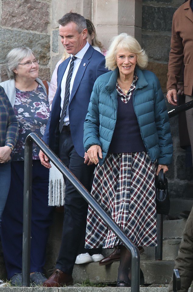 Cathy57600977's tweet photo. Queen Camilla attended the fifth edition of the Braemar Literary Festival, launched in collaboration with The Queen's Reading Room, at the Fife Arms Hotel in Royal Deeside today. https://t.co/wvxiP5M0J4