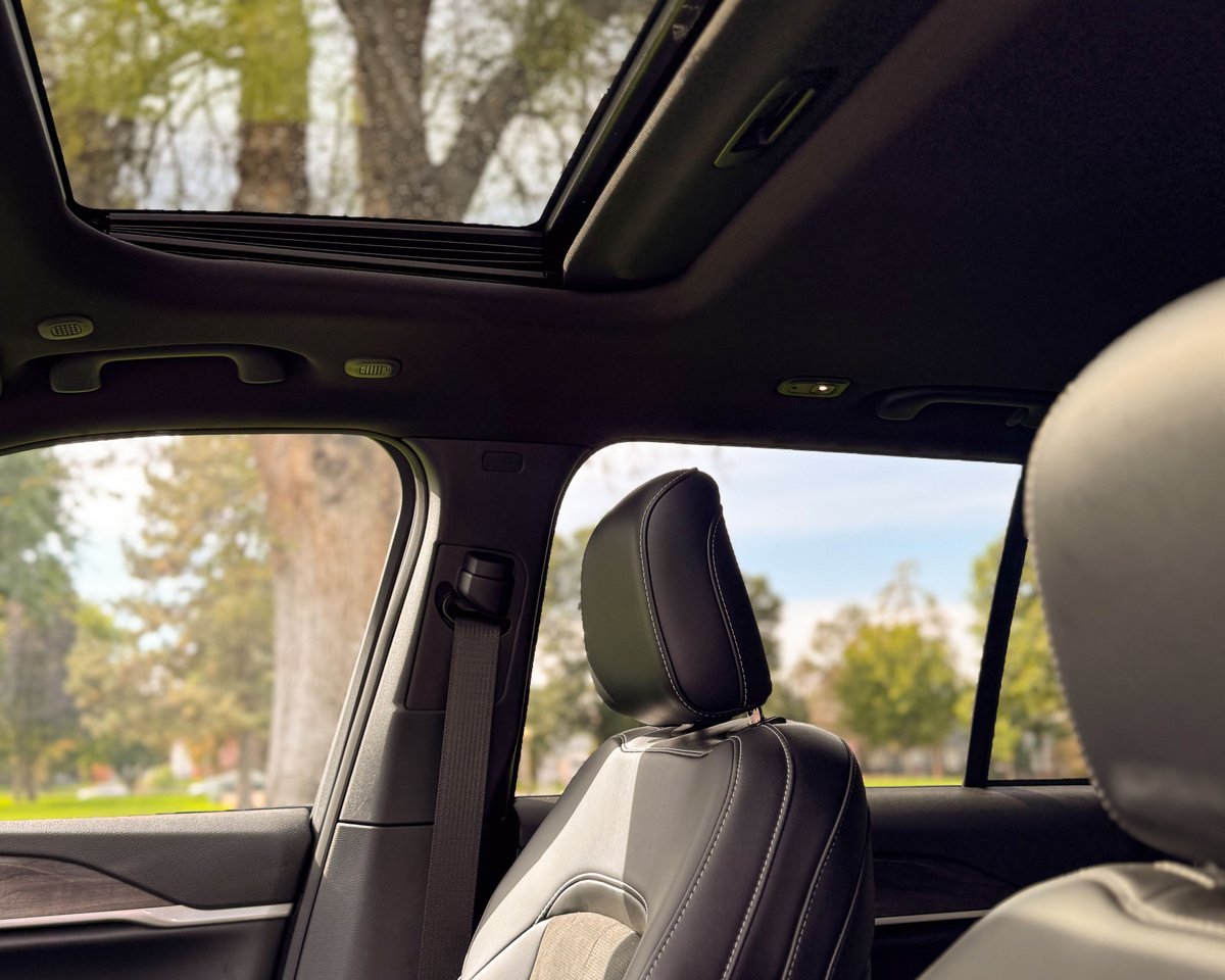 RogersDodge_ID's tweet photo. Go on that road trip you've been thinking about with the 2026 Jeep Grand Cherokee Laredo Altitude! 🛣️🚗

#lewistonidaho #rogersdodge #DriveHappy #Idaho #rmxperformance https://t.co/CC3BEhNYy8
