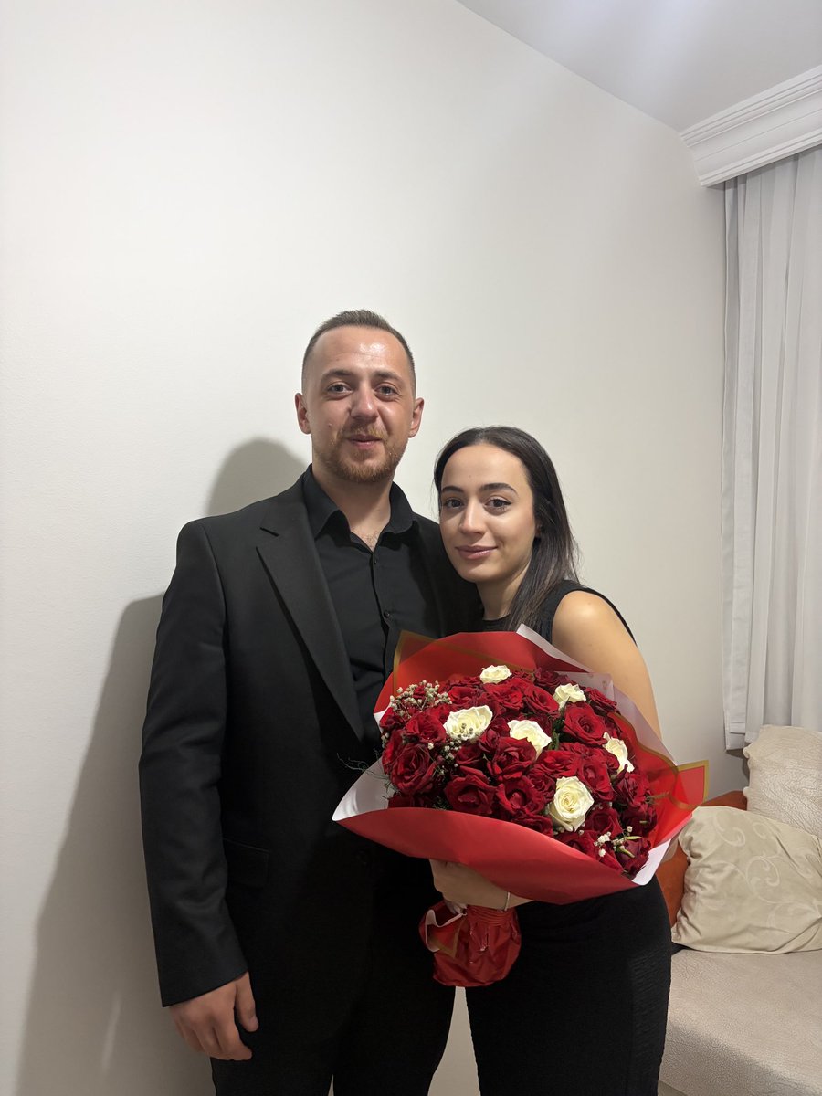 handedrd1's tweet photo. İlk adım atıldı 💍 https://t.co/FrNk83Jfu7