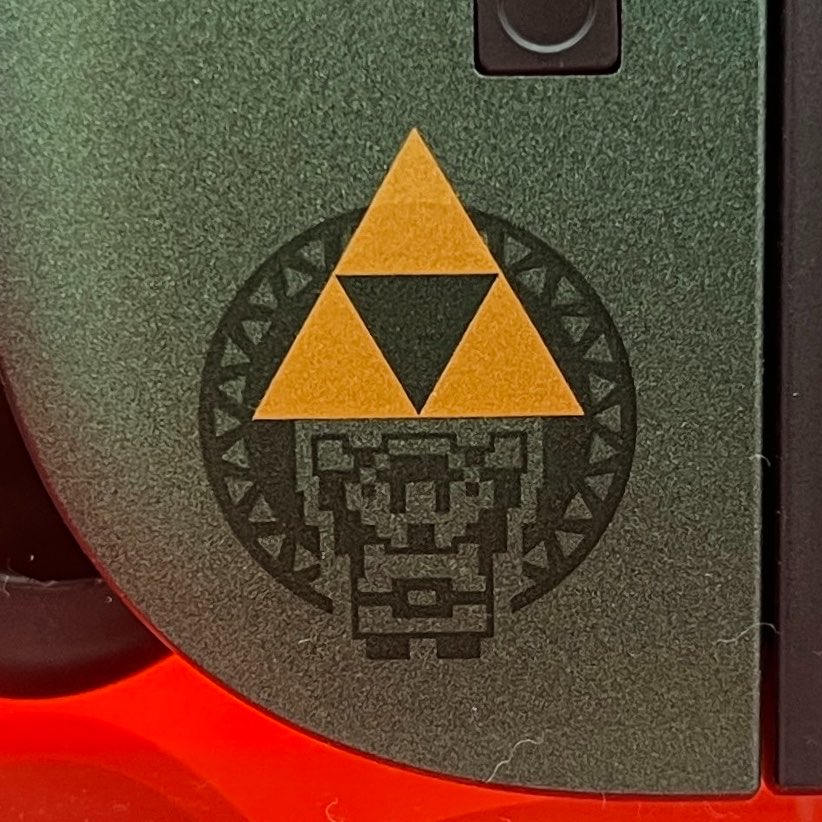 Genki_JPN's tweet photo. Cool detail of Link holding the Triforce on the Zelda 40th anniversary edition Switch 2! 👀 https://t.co/dHQHajKMWt