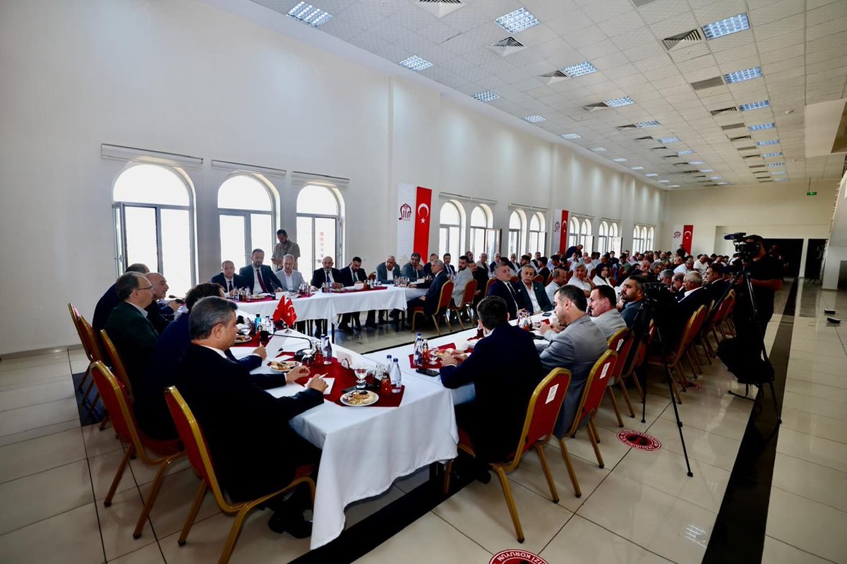 AbdulhakimTekin's tweet photo. Türkiye Sohbetleri: Terörsüz Türkiye’ye Geçiş Süreçleri Programına katıldık.
Kalpleri müteferrik olanları akıl birleştiremez.(İbn Haldun)
Akılla başlatılan bu süreci şimdi  inancımızla kalpleri birleştirme, tahkim etme vaktidir.
Müminlerin gönüllerini birleştiren de O’dur... https://t.co/iLchxfq1WU