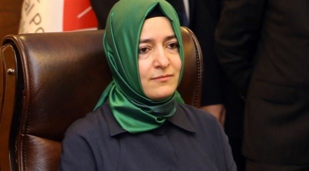 misvakcaps's tweet photo. Fatma Betül Sayan ve eşi İlyas Kaya’yla ilgili  iddia:

Fona toplam 163 milyon 46 bin lira yatırıp 5 ay sonra 2.17 milyar lira çektikleri yönünde iddialar var.

İddialar doğruysa derhal istifa edin ve çekilen parayı derhal devlete teslim edin ! https://t.co/sHlCxbsSRp