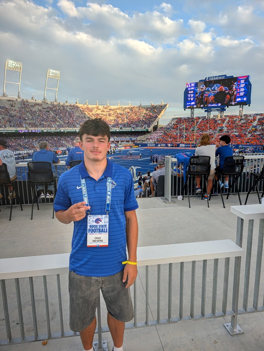 colesievers_'s tweet photo. Had an amazing Gameday visit @BroncoSportsFB ! Love the culture and atmosphere. Thank you for having me out!!
@LandanYount @shaunyfisk @Coach_B_Jones_ @CoachDjKillings @CoachTB02 @CoachUdy https://t.co/gXrGhskYUO
