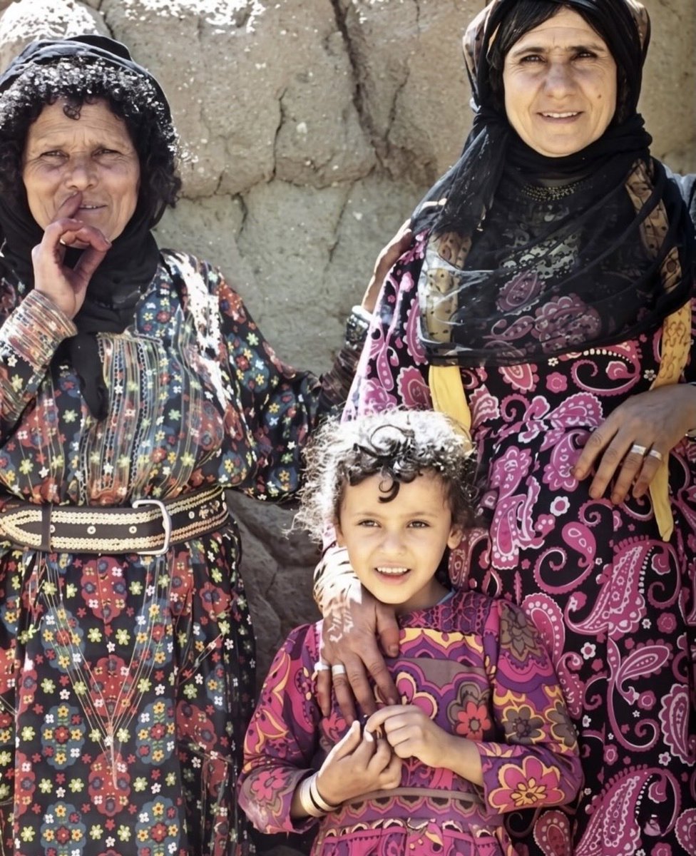 BRlLLANT's tweet photo. #٢٠٣٠_بلا_نقاب 
#no_more_niqab 
صورٌ لنساء الجنوب قديمًا قبل دخول عادة النقاب
وقبل طمس ملامح هويتهنّ ! https://t.co/Bl7nLKJKbA