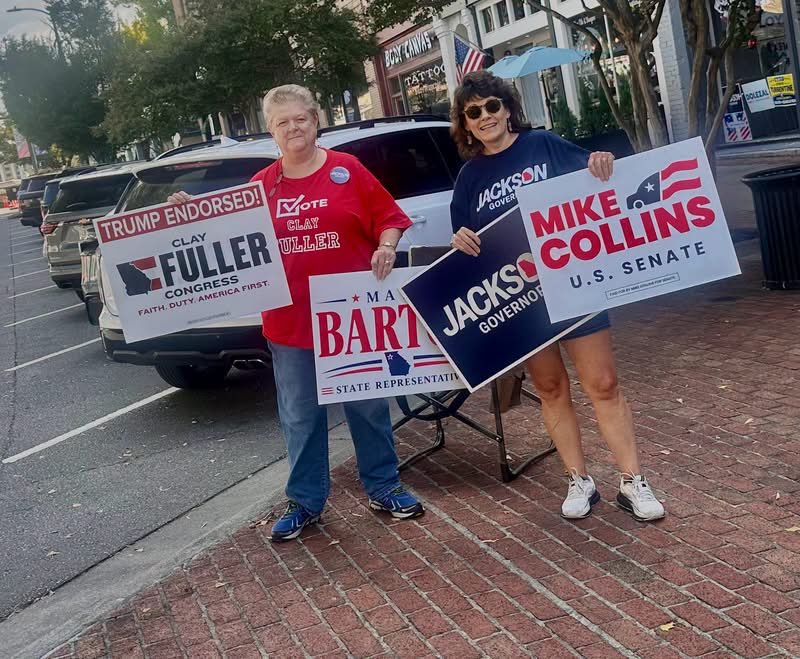 Clay4MainStreet's tweet photo. Thank you to our amazing supporters and volunteers for being out sign waving! We are going to keep pushing hard and win this thing on November 3rd! https://t.co/3fdN4RacKs