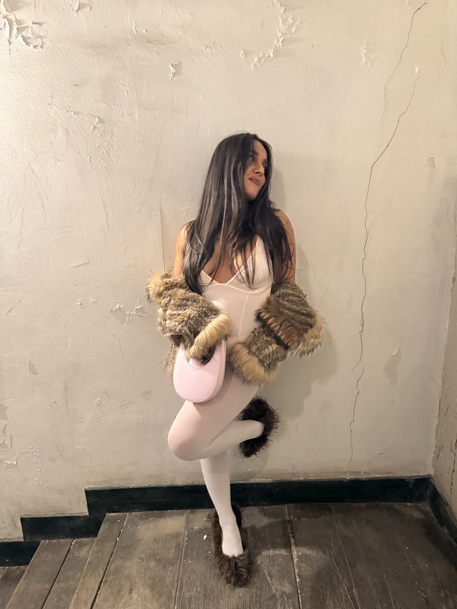 Hxrmony111's tweet photo. Payez now pour ma prochaine manucure les soumis 💅🏽💅🏽💅🏽💅🏽 #moneymiss #feetfetish #moneyslave 

https://t.co/PhAVcMj1Fo https://t.co/pMaqEk8YC3