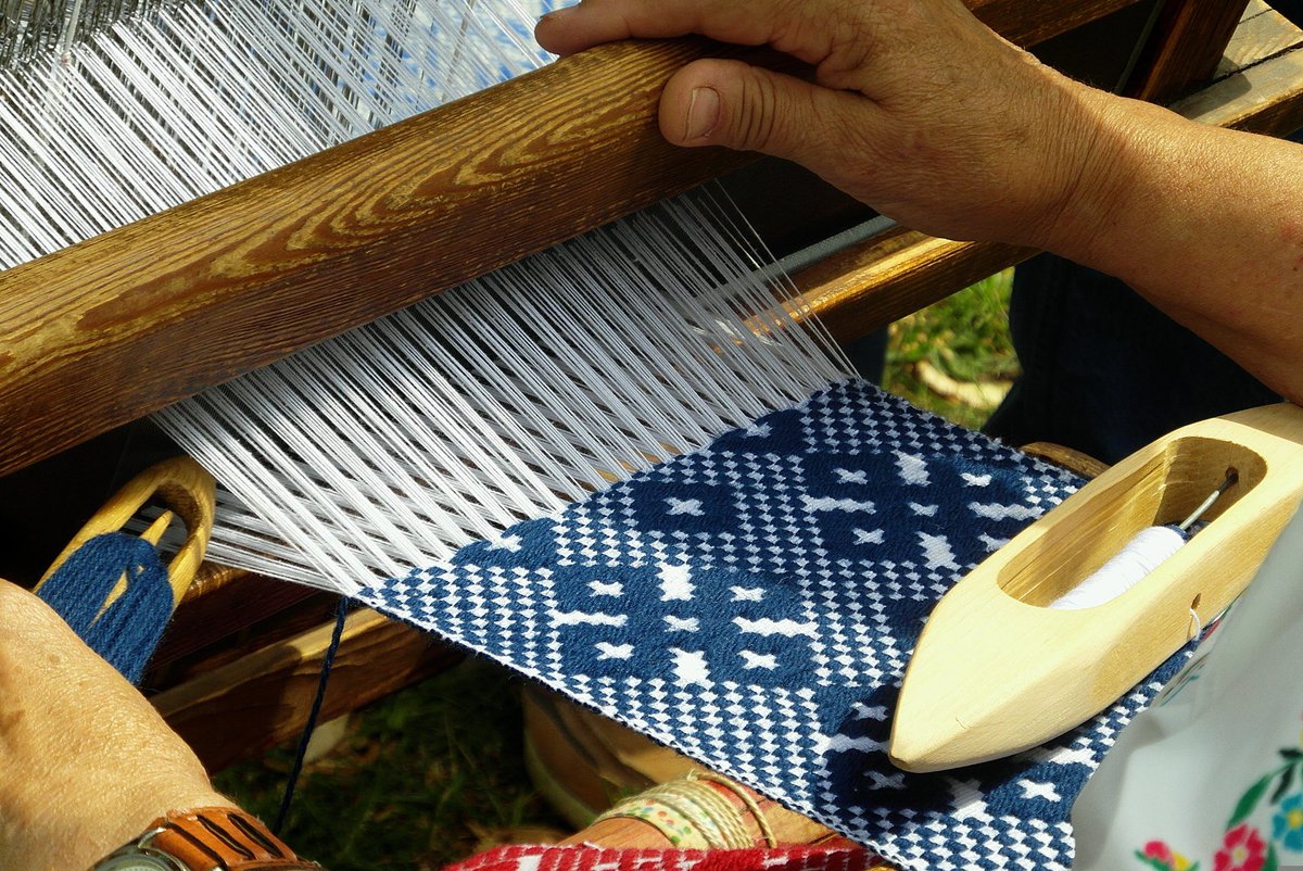 MountainLore_'s tweet photo. Threads of Memory

Woven by hand, carried through generations.

#TraditionalCraft #CulturalHeritage #FolkCulture #Ethnography #Handmade https://t.co/hxhomGuoTP