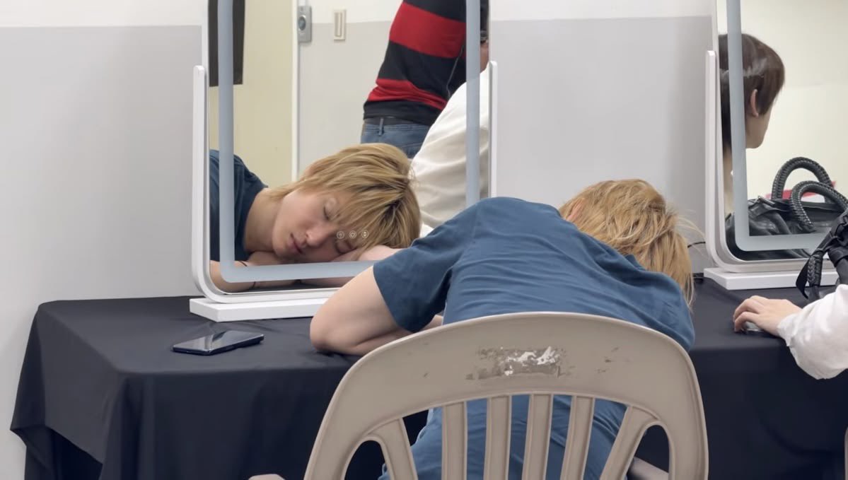 woojjelly's tweet photo. martin laying down — a thread 😴💕 https://t.co/rp3c9QTvIu