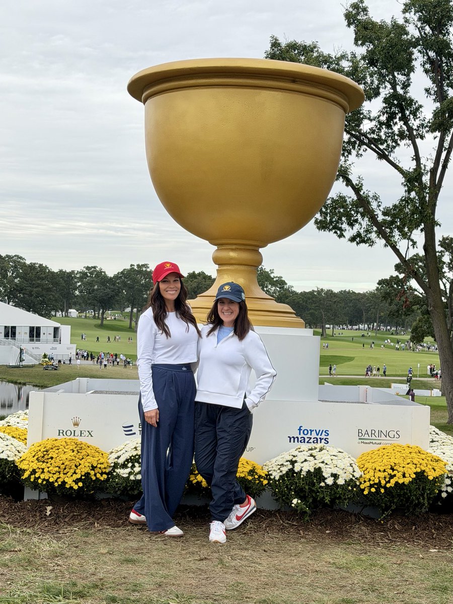 CassottaAmanda's tweet photo. An experience like none other. #PresidentsCup #USTeam https://t.co/op6mafjMNL