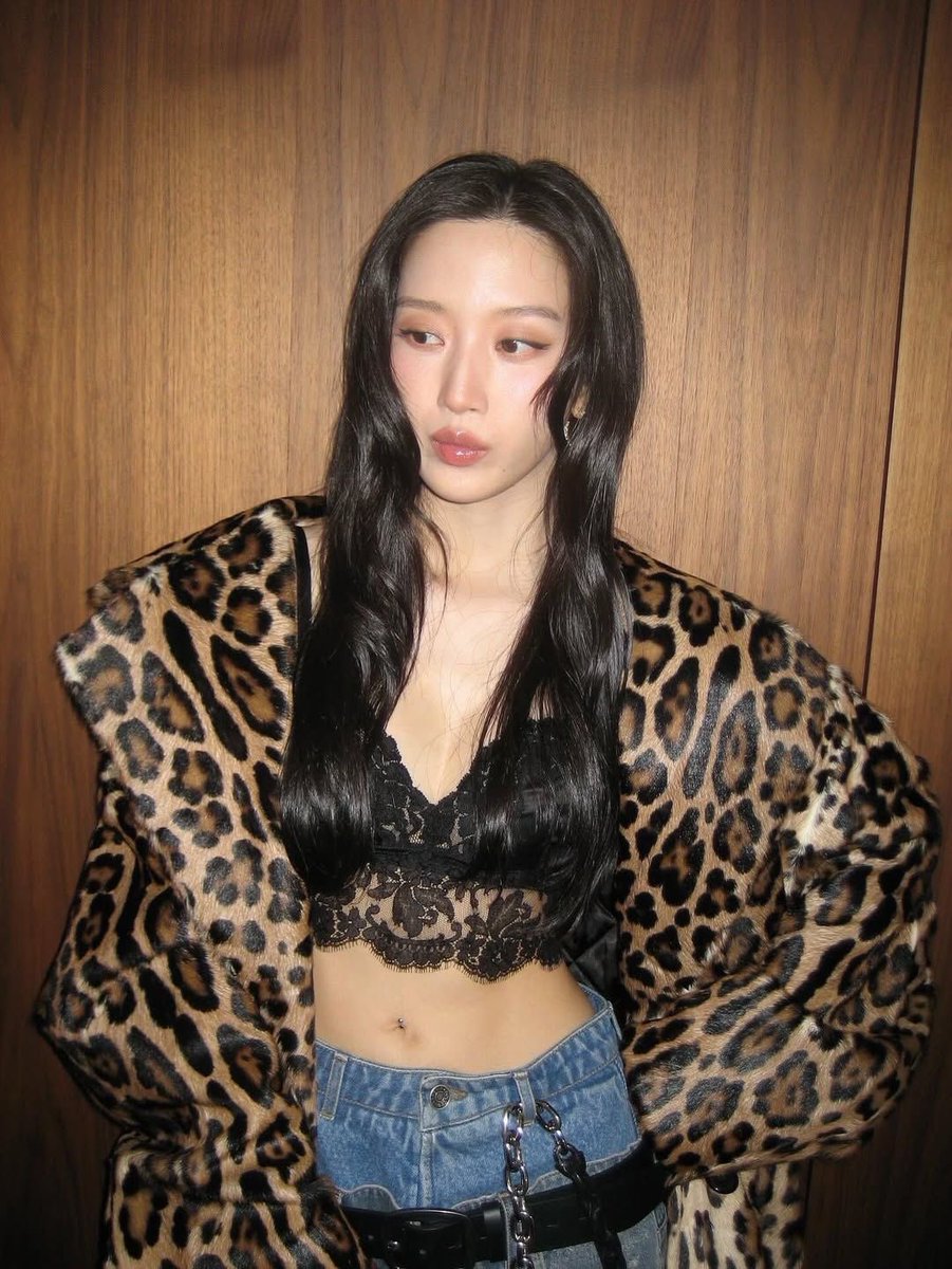 _xhisll's tweet photo. ㅈㅉ ㅈㅈ하게 개야르한 가을여자냄새 여기까지 남 #문가영 https://t.co/HSbyQz678g