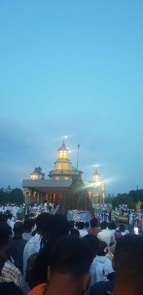Yemariam_1's tweet photo. 'መስቀል አብርሃ በከዋክብት አሠርገወ ሰማየ እምኲሉሰ ፀሐየ አርአየ እግዚአብሔር' ✨ 

#መስቀል #ደመራ ⛪😇🙏 https://t.co/1URqrq9Cew