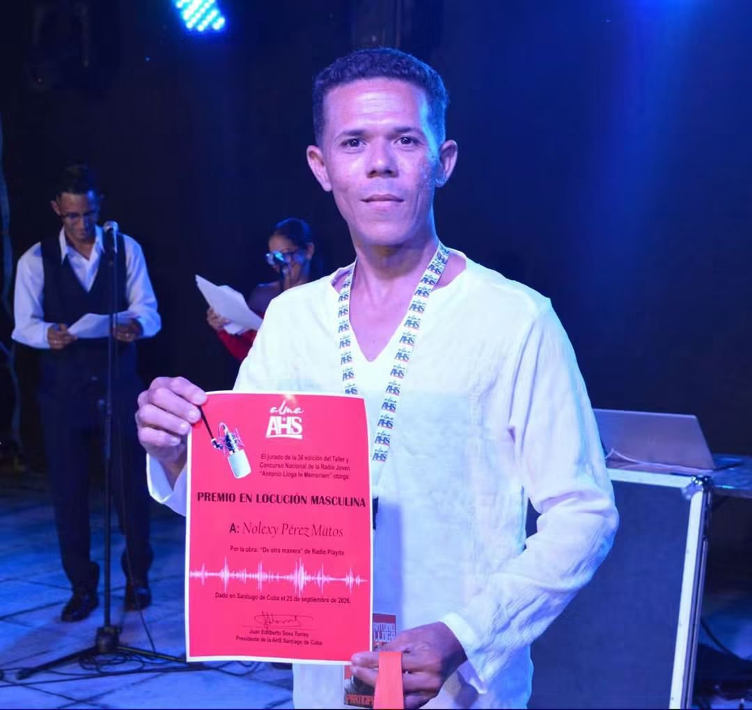 DiagramasCMKS's tweet photo. Felicitaciones a los jóvenes de la @AHSGuantanamo Yaneiris Núñez y Nolexys Pérez de la Emisora Radio Playita de Imías,por conquistar el Premio Especial del 36 Taller Concurso Nacional Antonio Lloga In Memoriam, el de la Familia Lloga y de Mejor Locución Masculina,respectivamente. https://t.co/htn6sCzVLq