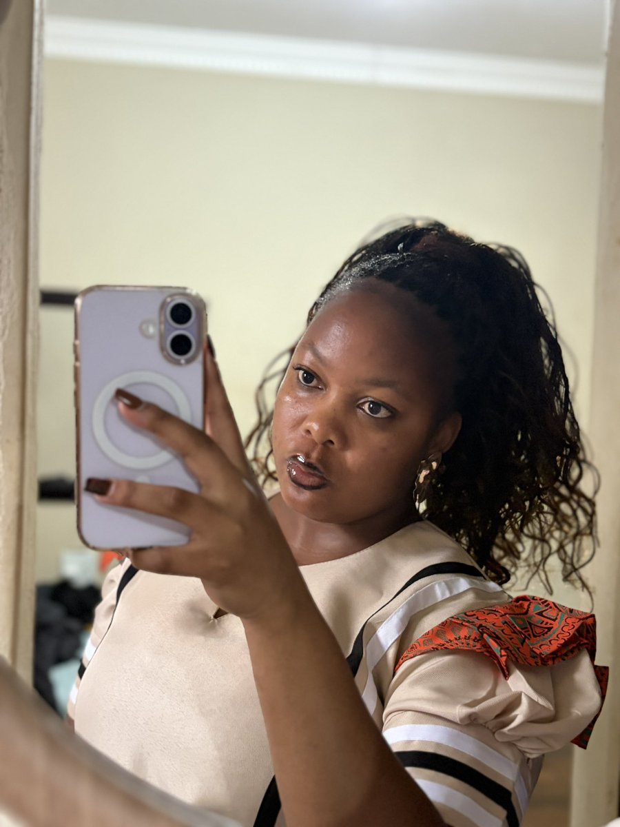 SmoshKay2's tweet photo. #mirror pictures 💕 https://t.co/djgd17lRpH