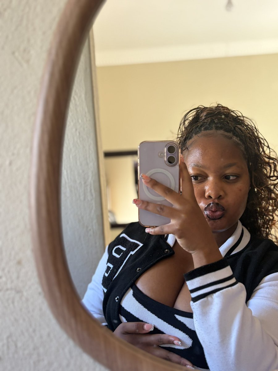 SmoshKay2's tweet photo. #mirror pictures 💕 https://t.co/djgd17lRpH