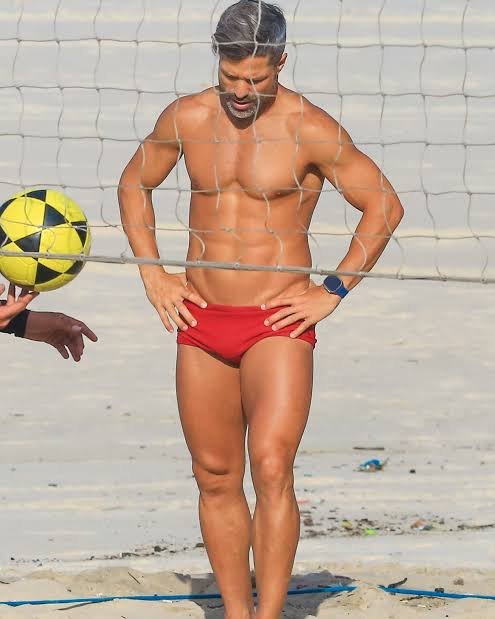 GiuliMedrado's tweet photo. Não basta ser um dos mais gostosos da história do futebol, Diego Ribas também é um jogador consciente com caráter. O murro em vários. https://t.co/mQlLLiqtnP
