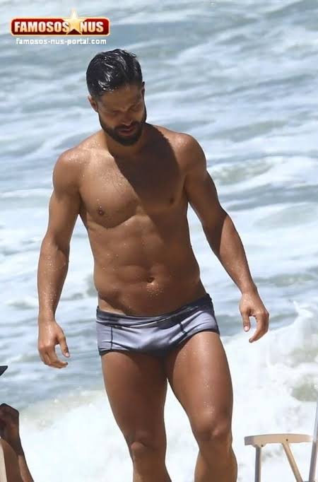 GiuliMedrado's tweet photo. Não basta ser um dos mais gostosos da história do futebol, Diego Ribas também é um jogador consciente com caráter. O murro em vários. https://t.co/mQlLLiqtnP