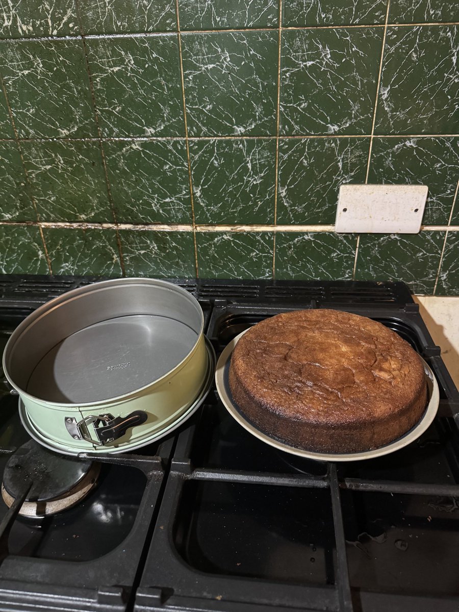 SandraT46148690's tweet photo. @LidlGB middle isle baking tin lemon drizzle sponge result
250 grams butter sugar flour six eggs vanilla cinnamon nutmeg a good pinch and rind of three medium sized lemons. Drizzle 1 ounce sugar and squeezed juice of peeled lemons on simmer while sponge bakes for approximately 45to50minutes