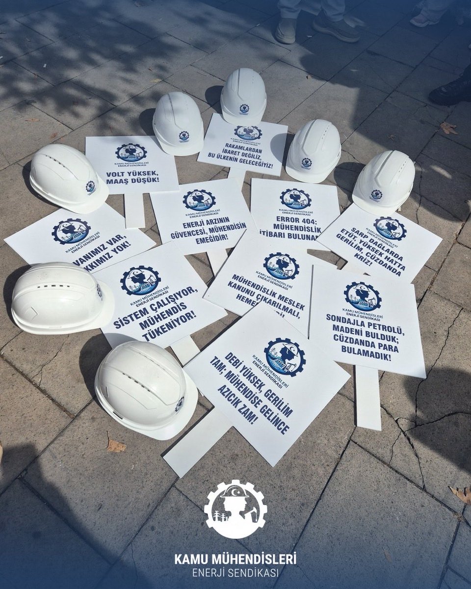 efe064040's tweet photo. Eyleme katılarak destek veren, sesimize ses katan tüm arkadaşlarımıza yürekten teşekkür ederiz.
Omuz omuza durarak gösterdiğiniz dayanışma ve katılımınız bizler için çok kıymetliydi. 
Emeğinize, yüreğinize ve ayaklarınıza sağlık! @KaMuhEnerjiSen #anıtpark https://t.co/X2VgwEfHAf