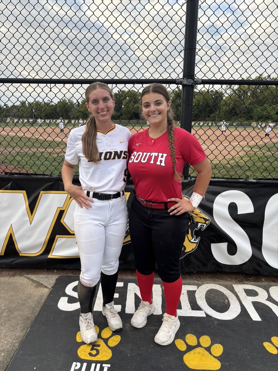 kayleedaniels27's tweet photo. Couple of good hits with go ahead RBIs and 2 conference wins. But the biggest thing was playing my BFF for the LAST time. ❤️U Ava! 
@FZSouthSOFTBALL @ZumSouth 
@topgun09stl
@JeffCo_softball @USASoftballREC 
@MidwestPremierS
@angierains1210 https://t.co/Vuf9YkeBpp