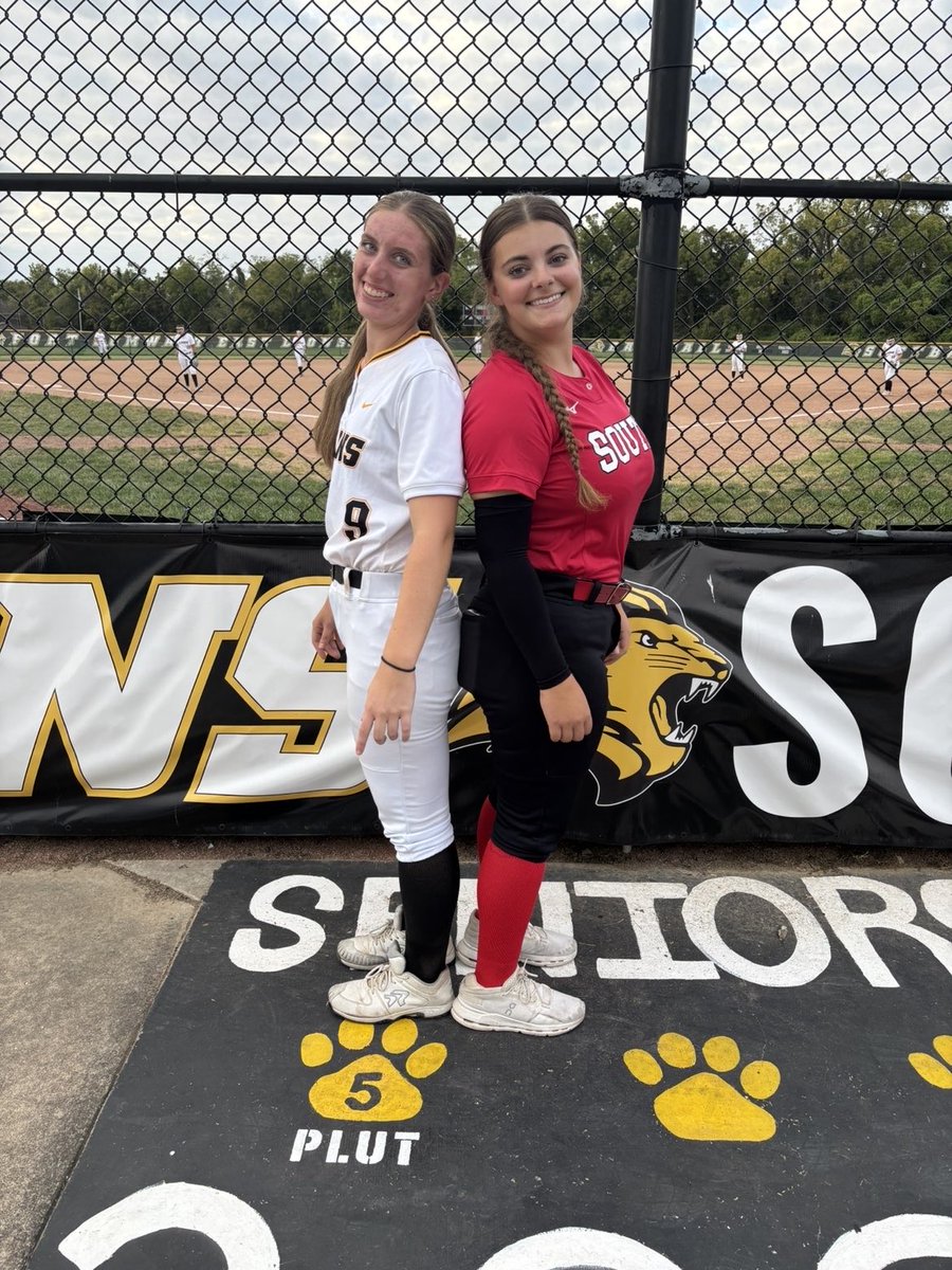 kayleedaniels27's tweet photo. Couple of good hits with go ahead RBIs and 2 conference wins. But the biggest thing was playing my BFF for the LAST time. ❤️U Ava! 
@FZSouthSOFTBALL @ZumSouth 
@topgun09stl
@JeffCo_softball @USASoftballREC 
@MidwestPremierS
@angierains1210 https://t.co/Vuf9YkeBpp